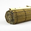 Bamboe vouwgordijn goudbruin detailfoto opgerold